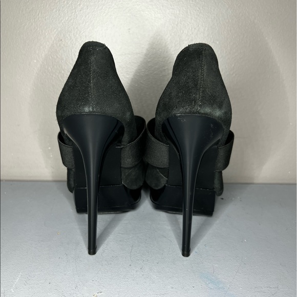 Heels - Picture 4 of 6